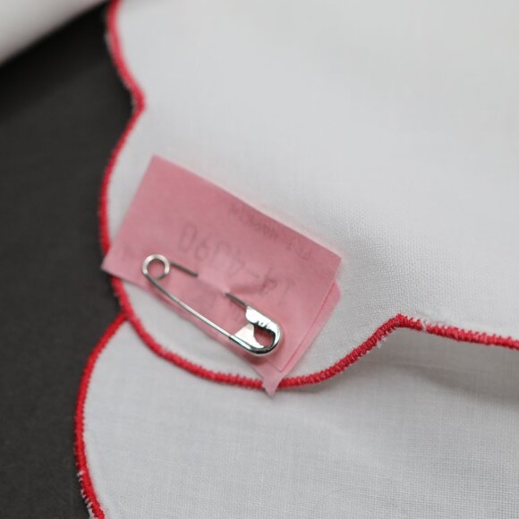 Vintage Christmas Scalloped Square White Napkins Embroidered Holly Holiday  x 6 - Picture 8 of 11